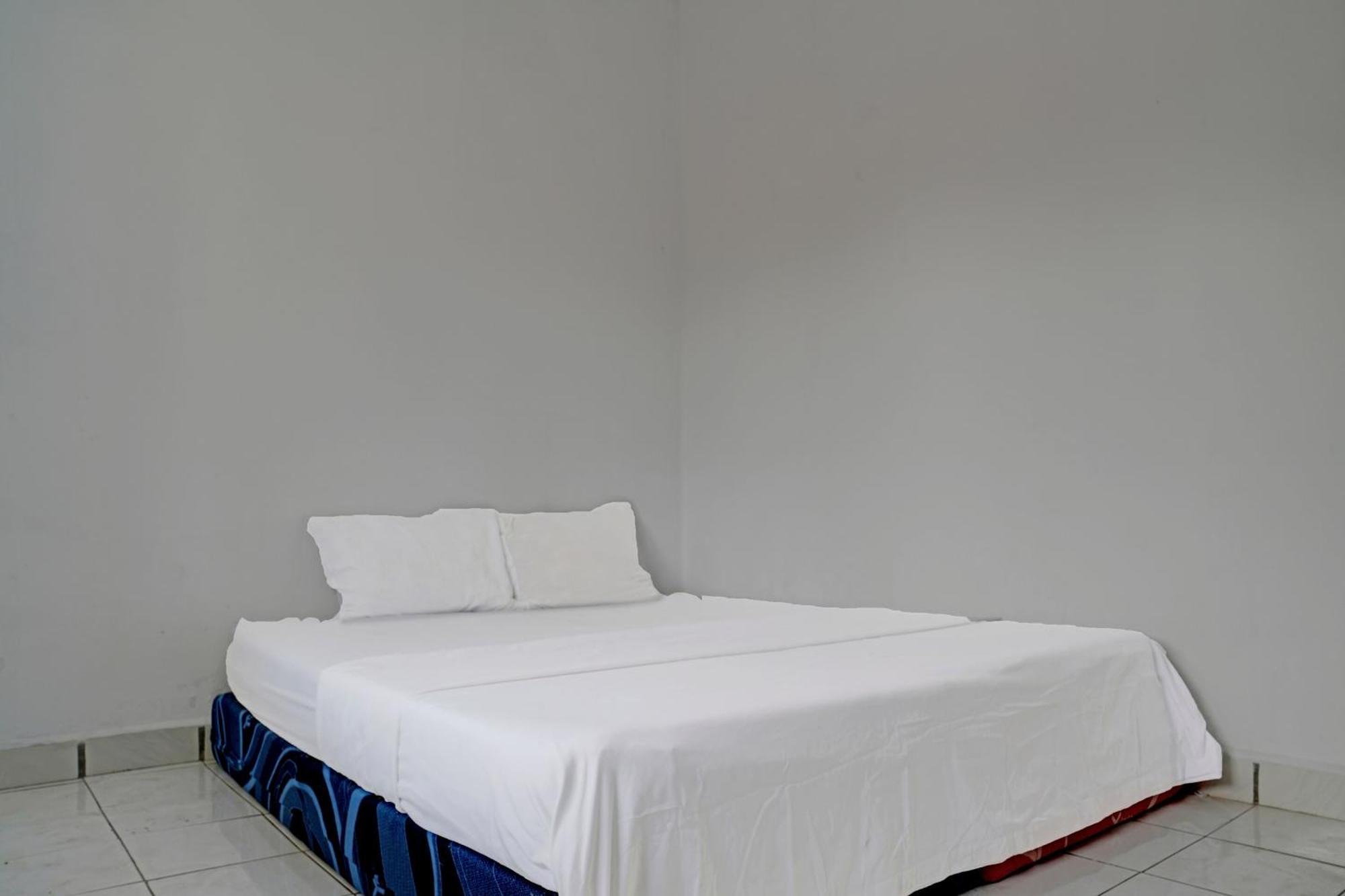Spot On 92856 Home Stay Syariah Aom Kusman ซูกาบูมี ภายนอก รูปภาพ